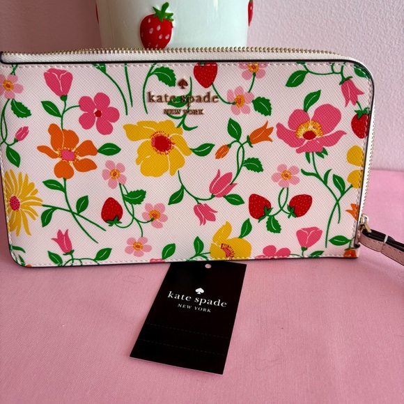 Kate Spade Pink Strawberry Garden Floral L-Zip Clutch Wristlet NWT - Picture 4 of 4
